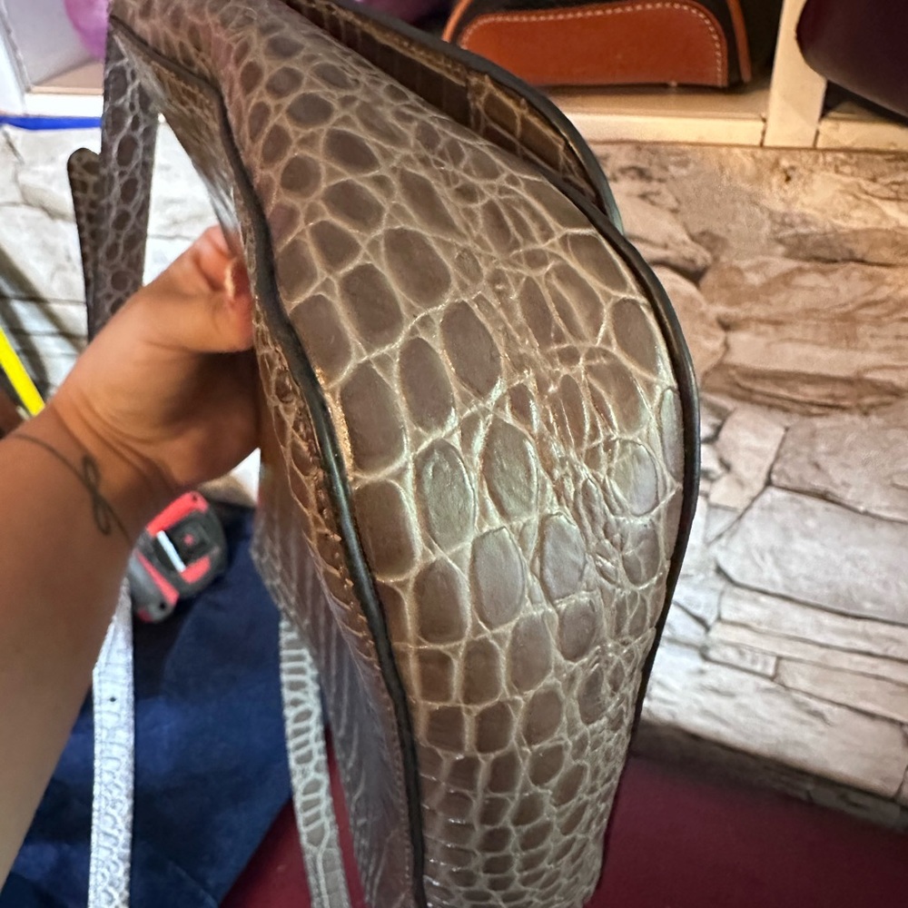 Banana Republic Croc Embossed Genuine Leather Crossbody bag - Picture 4 of 10